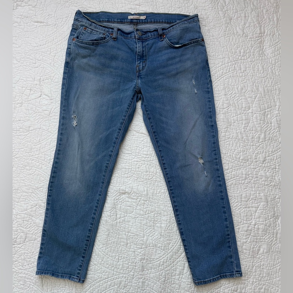 Levi’s Women’s Boyfriend Cropped Mid Rise Jeans